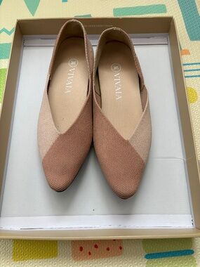 Pointed-toe ballet flats
